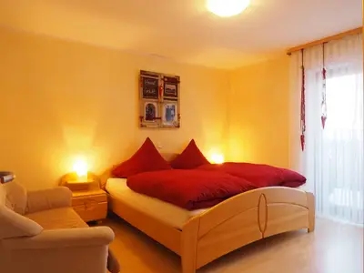 Schlafzimmer 1 mit Doppelbett