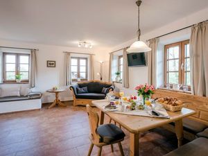 23694916-Ferienwohnung-4-Eggstätt-300x225-1