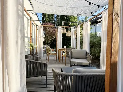 Ein großzügiges Outdoorwohnzimmer