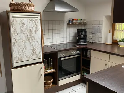 Kühlschrank mit TK-Fach, Essig & Öl, alle gängigen Gewürze