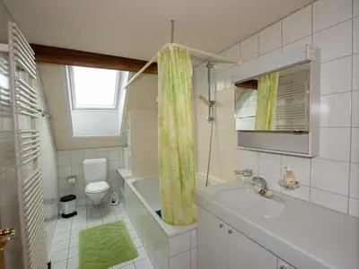 Bad/WC mit Badewanne