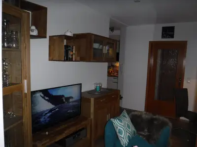 Wohnbereich mit Smart-TV