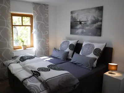 Schlafzimmer mit Boxspringbett