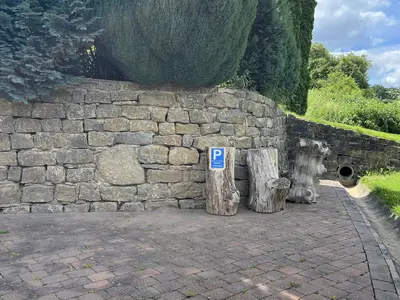 eigener Parkplatz auf dem Hof