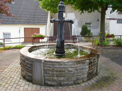 Dorfbrunnen am Festplatz Einöllen