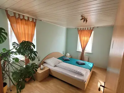 Schlafzimmer 1
