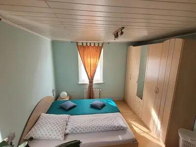 Schlafzimmer 1