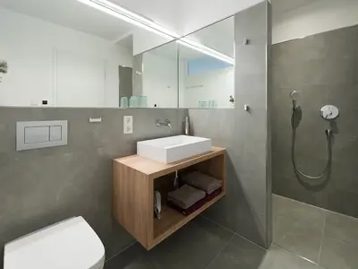 Suites MITTE - Bad mit bodengleicher Dusche