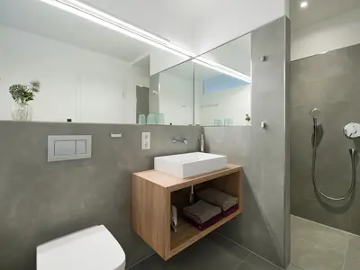 Suites MITTE - Bad mit ebenerdiger Dusche