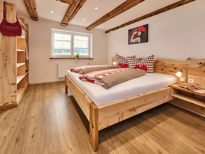 Elternschlafzimmer aus Zirbenholz EG