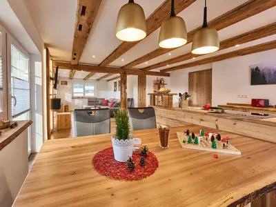 Wohnküche Zirbenholz im EG