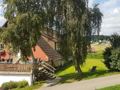 Terrasse & Spiel-Liegewiese