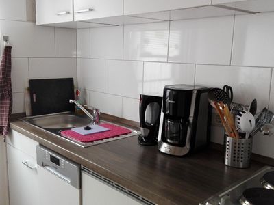 Kochbereich. Küche mit allen typischen Haushaltsgeräten