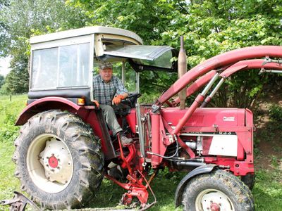 Traktor am Bauernhof Schneidmühle