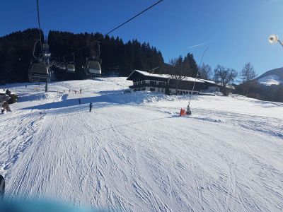 Skipiste neben dem Haus