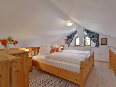 Schlafzimmer 1