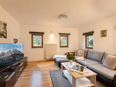 Gaberhelhof_Steinerner_Tisch_28_Ellmau_Appartement