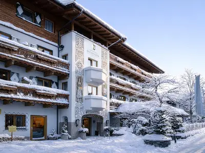 Außenansicht Hotel Hochfilzer im Winter