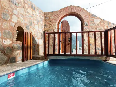 PoolOfHouse