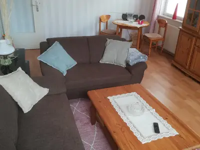 weiter Ansicht vom Wohnzimmer