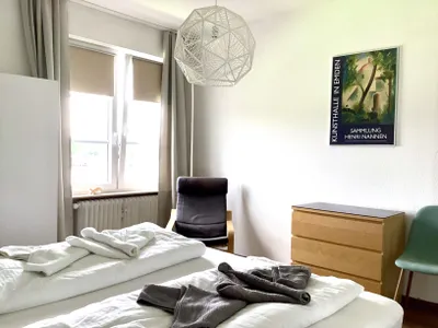 Schlafzimmer 1 mit Verdunkelungsrollo