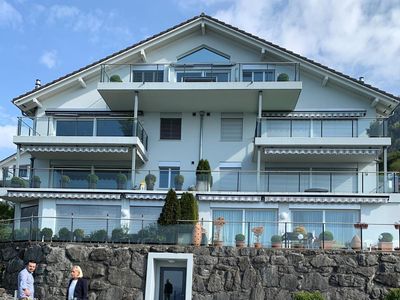 Aussenansicht (1. Stock links mit Balkon).
External view (1. floor left with balcony)