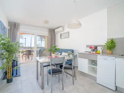 DiningRoom
