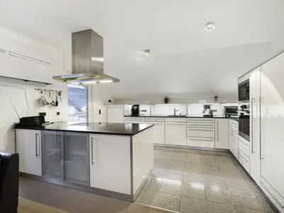 KITCHEN, INSIDE