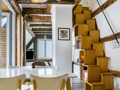 Photo, INSIDE, OUTSIDE