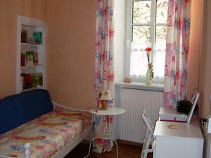 3808276-Ferienwohnung-3-Enkirch-300x225-1