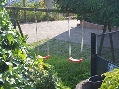 Garten mit Kinderspielplatz
