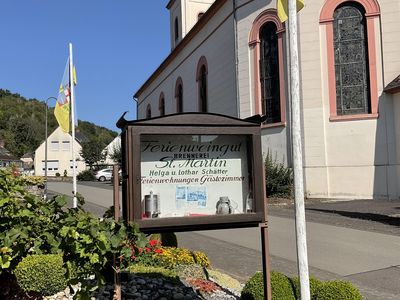 Ansicht vom Gästehaus auf die Kirche von Ensch