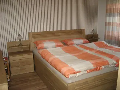 Schlafzimmer 1
