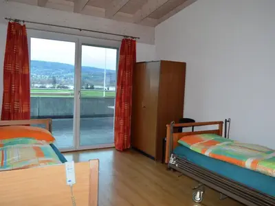 Schlafzimmer mit 2 Pflegebetten