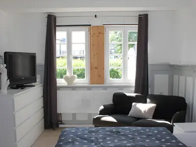 Photo, INSIDE, OUTSIDE