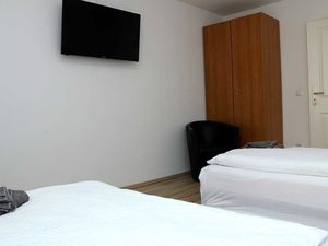 23568912-Ferienwohnung-4-Essen-300x225-3