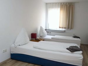 23568912-Ferienwohnung-4-Essen-300x225-4