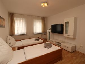 23907766-Ferienwohnung-4-Essen-300x225-3