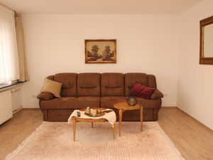 23907767-Ferienwohnung-3-Essen-300x225-5