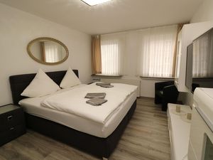 23995999-Ferienwohnung-2-Essen-300x225-5