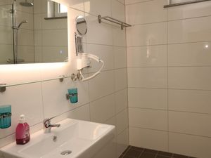 23907768-Ferienwohnung-3-Essen-300x225-1