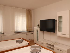 23907768-Ferienwohnung-3-Essen-300x225-5