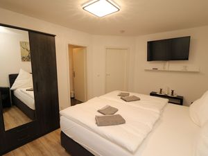 23995997-Ferienwohnung-2-Essen-300x225-3