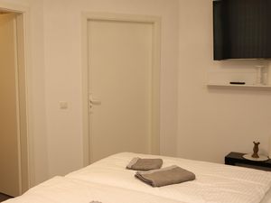 23995997-Ferienwohnung-2-Essen-300x225-5