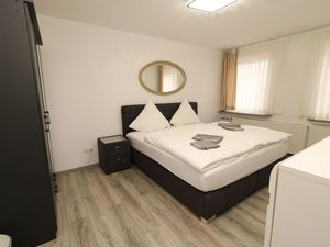 23995999-Ferienwohnung-2-Essen-300x225-4