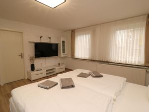 23995998-Ferienwohnung-2-Essen-300x225-1