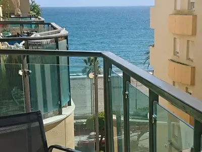 Aussicht von der Terrasse! Buchstäblich Schritte vom Strand entfernt.