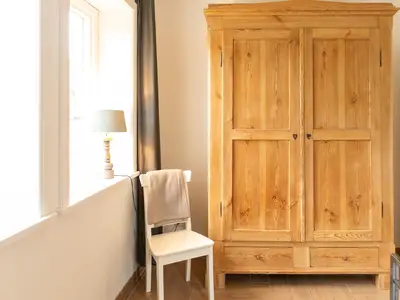 Schrank im Schlafzimmer 1