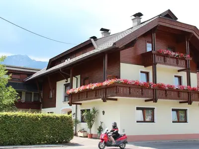 Aussenansicht im Sommer