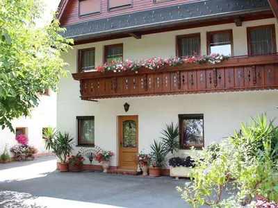 Aussenansicht im Sommer